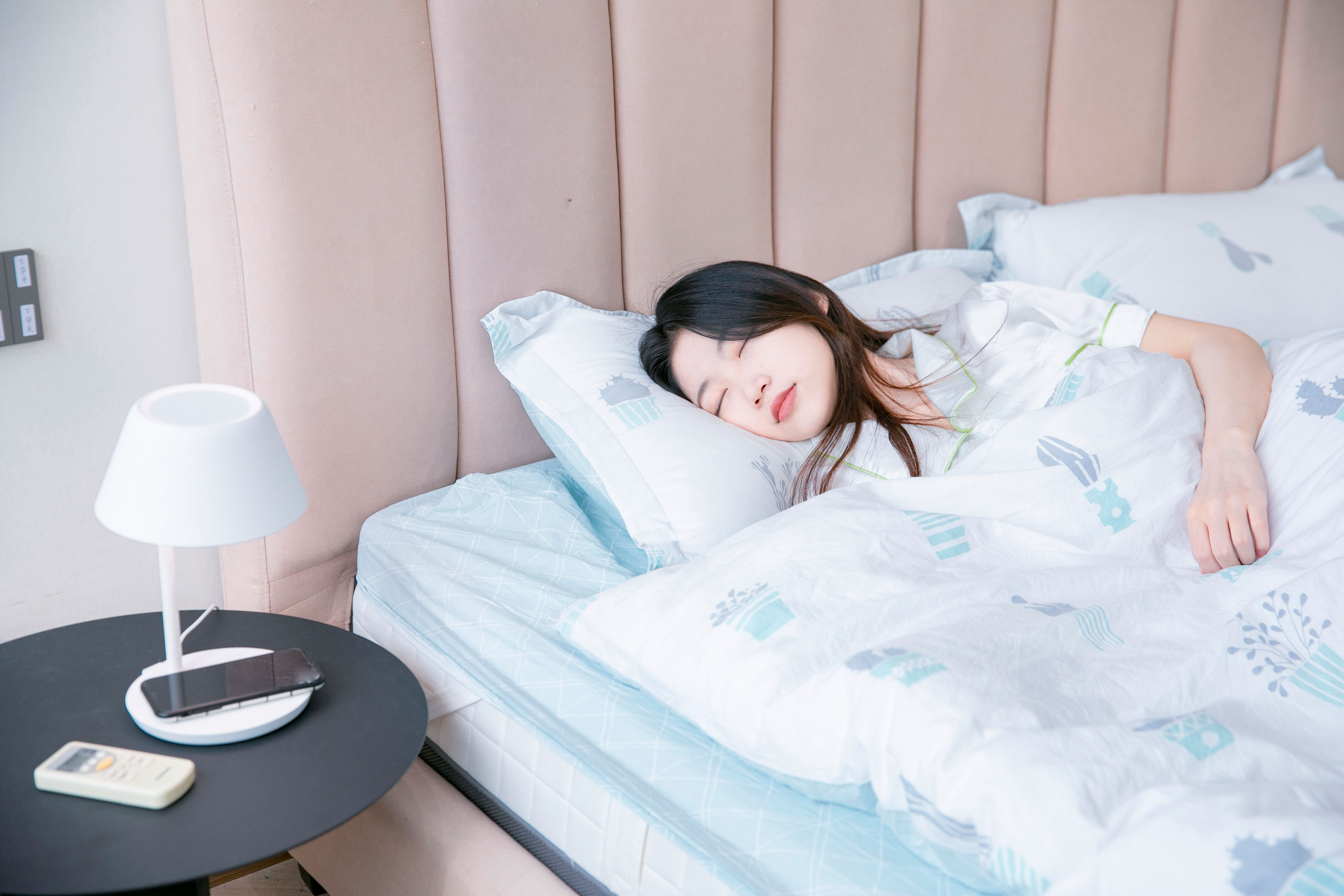 千库网_居家早晨女性午睡午睡摄影图配图_摄影图编号221870.jpg
