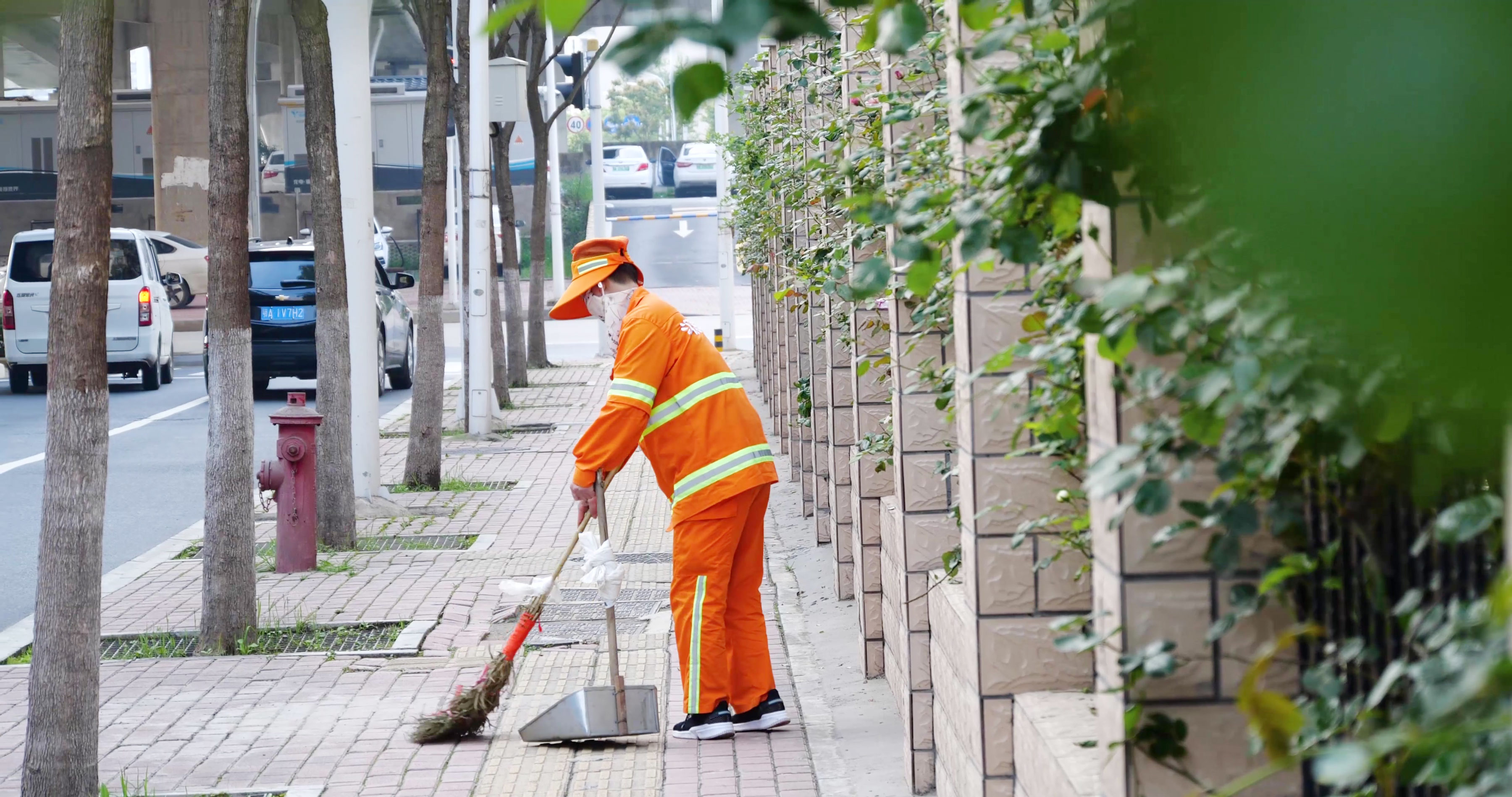 千库网_环卫工人清洁工清洁道路劳动人民_摄影图编号177970.jpg